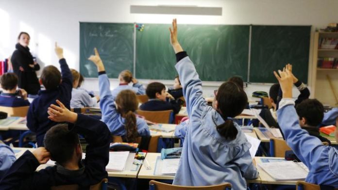 Батьки школярів Львівщини не задоволені харчуванням та перевантаженими програмами Батьки школярів Львівщини не задоволені харчуванням та перевантаженими програмами