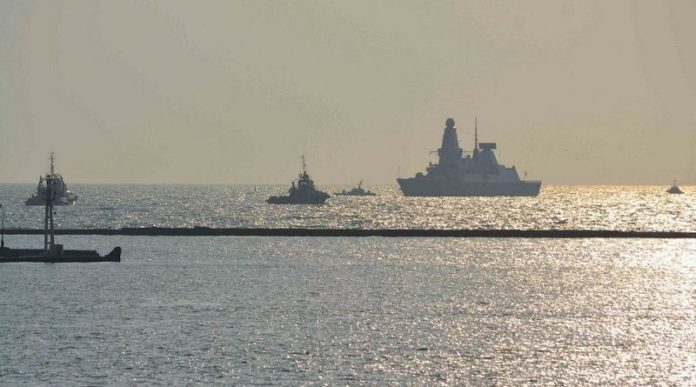 У РФ погрожує закрити Азовське море для українських суден У РФ погрожує закрити Азовське море для українських суден