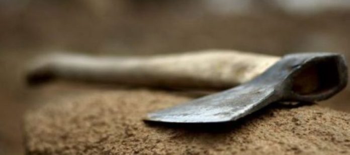 Сокирою по голові: на Львівщині дядько під час конфлікту поранив племінника Сокирою по голові: на Львівщині дядько під час конфлікту поранив племінника