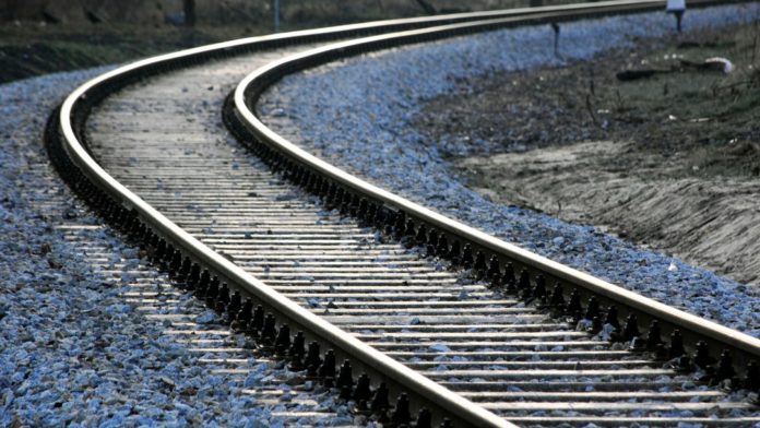 На Львівщині електропотяг смертельно травмував молодого хлопця На Львівщині електропотяг смертельно травмував молодого хлопця