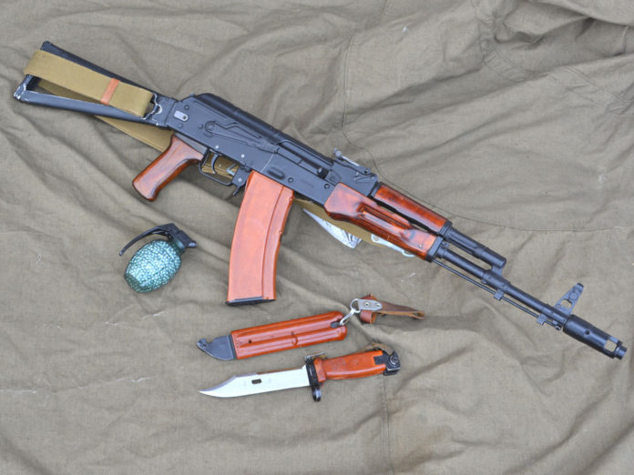 На Львівщині суд засудив бійця до 5 років в’язниці за викрадення зброї та бойових припасів На Львівщині суд засудив бійця до 5 років в’язниці за викрадення зброї та бойових припасів