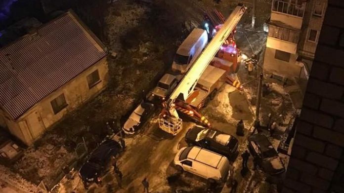 У Львові з багатоповерхівки на вулиці Суботівській евакуювали людей через сильну пожежу У Львові з багатоповерхівки на вулиці Суботівській евакуювали людей через сильну пожежу
