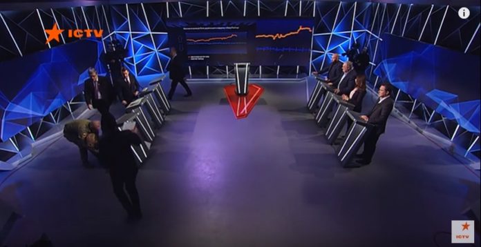 Омбудсмен Людмила Денісова знепритомніла під час прямого ефіру (відео) Омбудсмен Людмила Денісова знепритомніла під час прямого ефіру (відео)