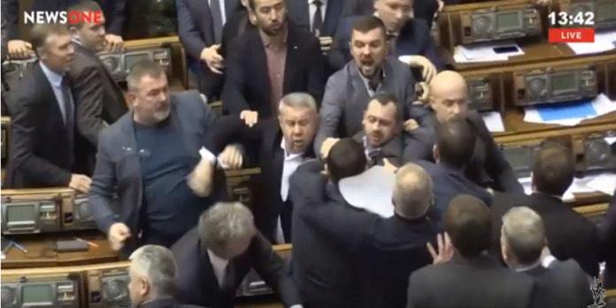 Бойко з Шуфричем проти Берези з Антонащиком: у ВР побилися Опоблок і коаліція Бойко з Шуфричем проти Берези з Антонащиком: у ВР побилися Опоблок і коаліція