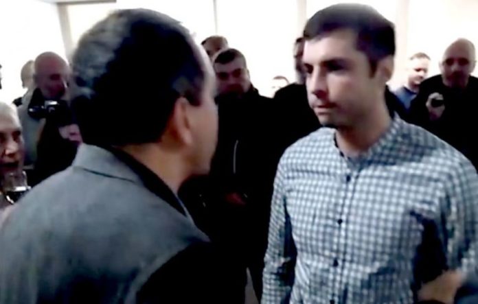 На форумі у Литві пропагандистів РФ облили вином та вигнали з заходу (відео) На форумі у Литві пропагандистів РФ облили вином та вигнали з заходу (відео)