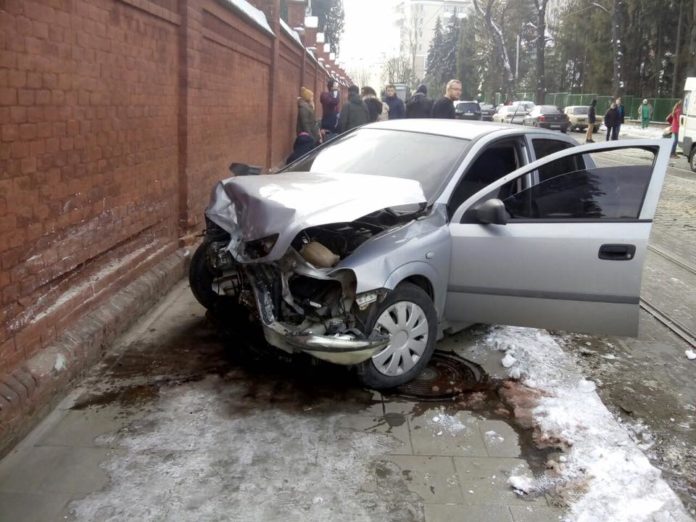 55 ДТП сталися у Львові за минулі вихідні 55 ДТП сталися у Львові за минулі вихідні