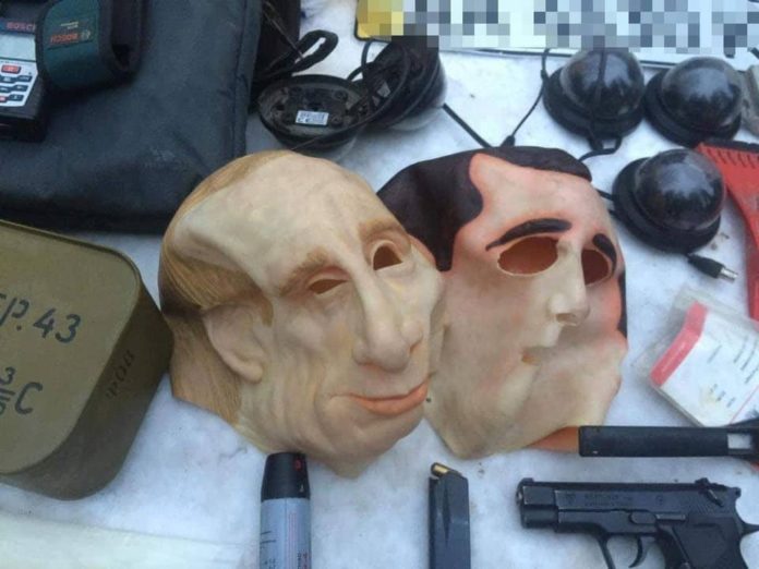 Маски, зброя, вибухівка: на Київщини затримали банду, яка пограбувала громадян Туреччини (фото, відео) Маски, зброя, вибухівка: на Київщини затримали банду, яка пограбувала громадян Туреччини (фото, відео)