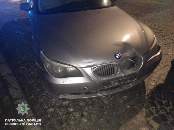 На Львівщині винуватець ДТП намагався втекти від патрульних На Львівщині винуватець ДТП намагався втекти від патрульних