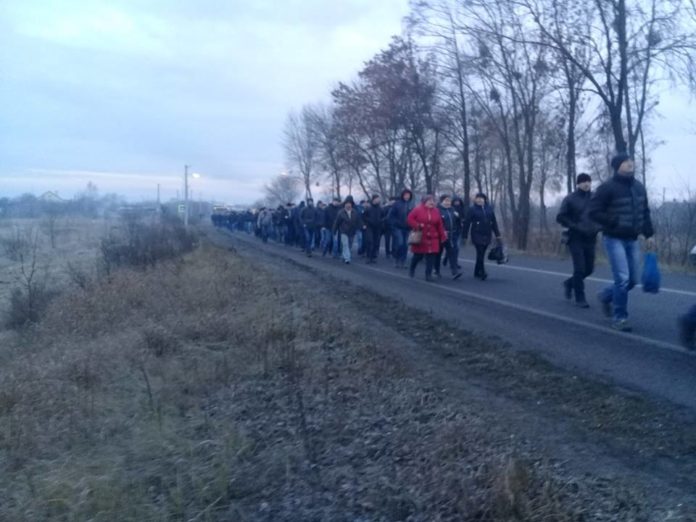 Гірники з шахти «Лісової» пішки вирушили до Червонограда Гірники з шахти «Лісової» пішки вирушили до Червонограда