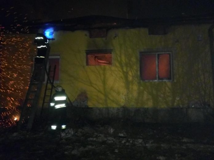 У Бориславі горів житловий будинок (фото) У Бориславі горів житловий будинок (фото)