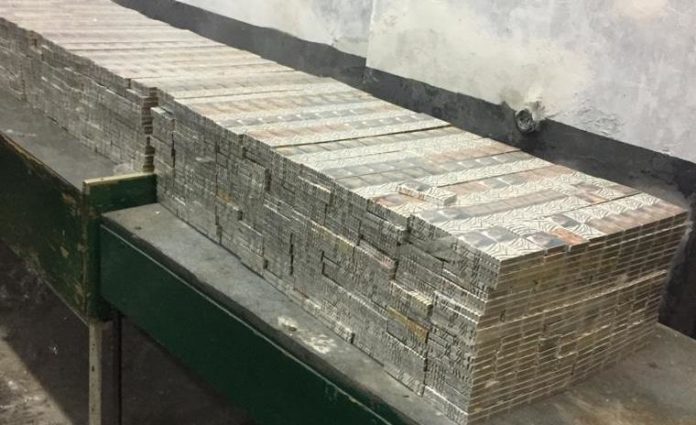 Литовець у спеціальних сховках намагався перевезти через кордон понад 6 тисяч пачок цигарок Литовець у спеціальних сховках намагався перевезти через кордон понад 6 тисяч пачок цигарок