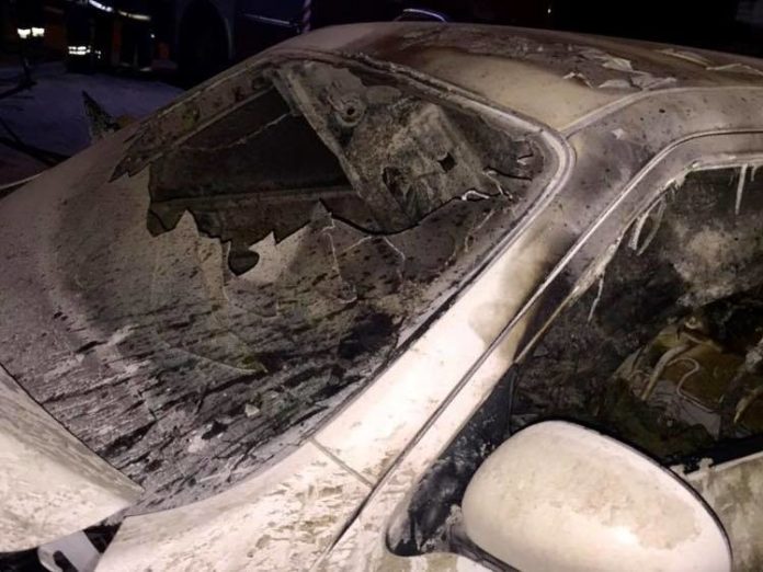 У Львові невідомі підпалили автомобіль У Львові невідомі підпалили автомобіль