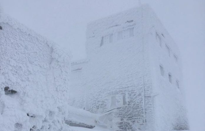 Сніговий палац: як зараз виглядає обсерваторія на горі Піп Іван (фото) Сніговий палац: як зараз виглядає обсерваторія на горі Піп Іван (фото)