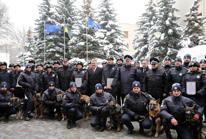 Кінологи та криміналісти Львівщини отримали нові автомобілі Кінологи та криміналісти Львівщини отримали нові автомобілі