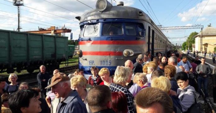 «Укрзалізниця» нарахувала 4 випадки перекриття залізниці на Львівщині «Укрзалізниця» нарахувала 4 випадки перекриття залізниці на Львівщині