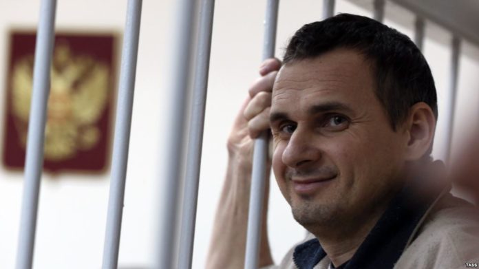 Олега Сенцова переводять з медчастини колонії в загін Олега Сенцова переводять з медчастини колонії в загін