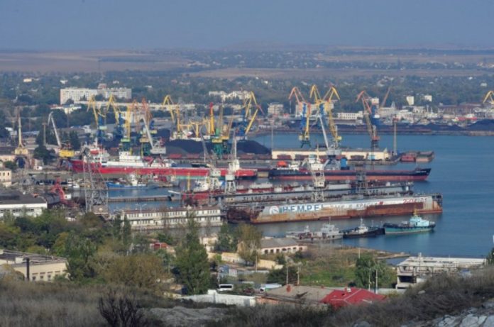 Біля Керчі затонув буксир Біля Керчі затонув буксир