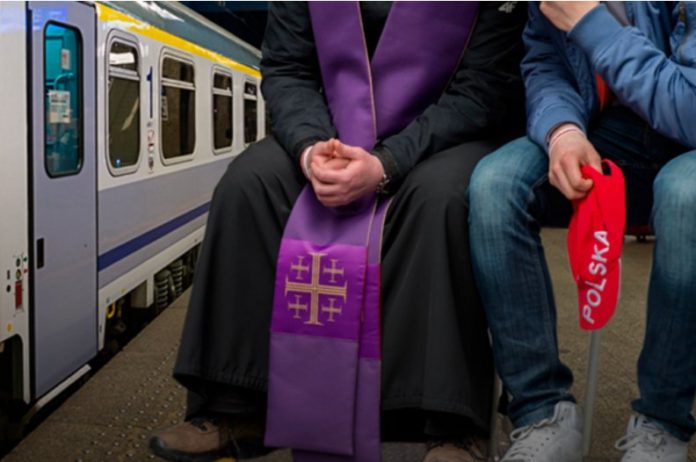 Їдь і кайся: у Польщі до Різдва мали запустити потяги зі сповідальнями Їдь і кайся: у Польщі до Різдва мали запустити потяги зі сповідальнями