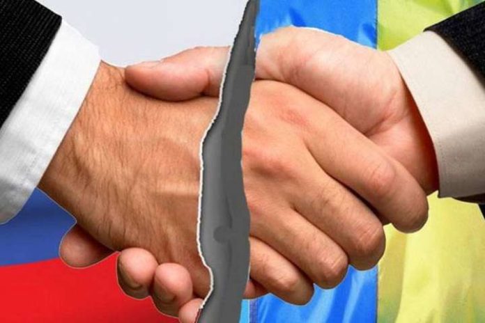 Порошенко вимагає від депутатів негайного розірвання договору про дружбу з Росією Порошенко вимагає від депутатів негайного розірвання договору про дружбу з Росією