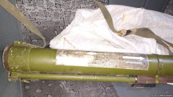 На Дніпропетровщині чоловік забув у таксі гранатомет На Дніпропетровщині чоловік забув у таксі гранатомет