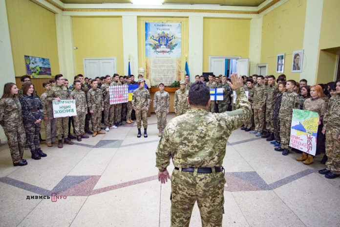 Львівські студенти запустили флешмоб на підтримку українських моряків (фото) Львівські студенти запустили флешмоб на підтримку українських моряків (фото)