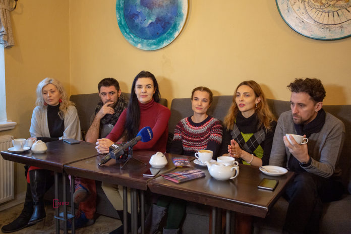 Після тріумфальних гастролей Америкою з різдвяним концертом у Львові виступить гурт «Курбаси» (фото) Після тріумфальних гастролей Америкою з різдвяним концертом у Львові виступить гурт «Курбаси» (фото)