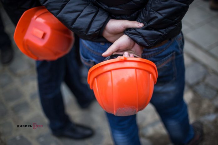 Шахтарям Львівщини виплатили майже 30% зарплати за жовтень Шахтарям Львівщини виплатили майже 30% зарплати за жовтень