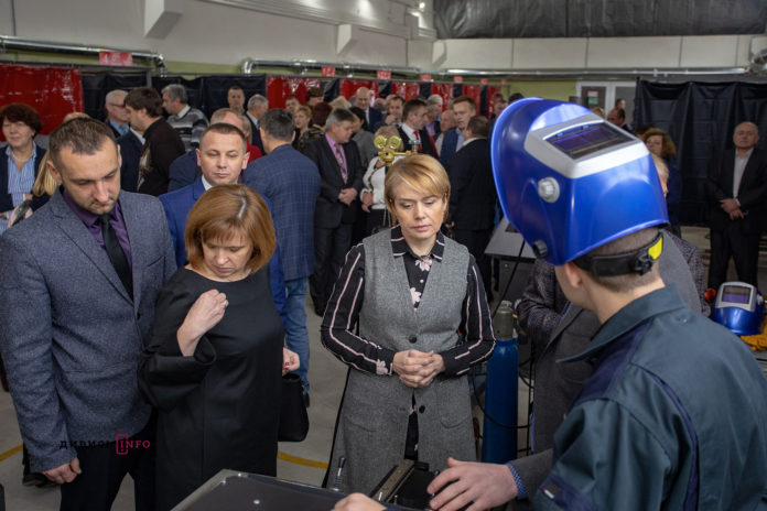Гриневич у Львові розповіла, як змінюється професійно-технічна освіта в Україні (фоторепортаж) Гриневич у Львові розповіла, як змінюється професійно-технічна освіта в Україні (фоторепортаж)