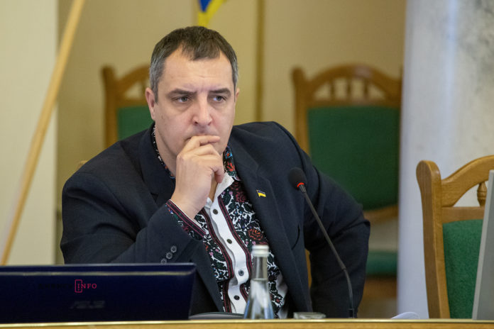 Депутати визначили зарплати Ганущину та його заступникам Депутати визначили зарплати Ганущину та його заступникам
