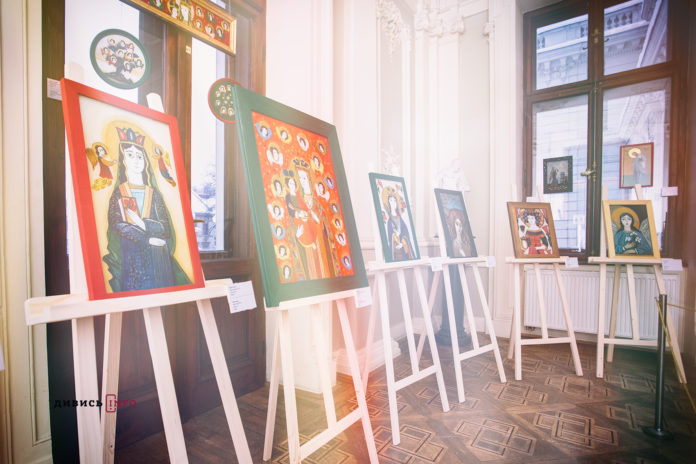 У Львові відкрилась виставка різдвяних ангелів (фото) У Львові відкрилась виставка різдвяних ангелів (фото)