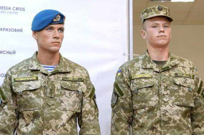 ВР підтримала законопроект про введення штрафів за незаконне носіння військової форми ВР підтримала законопроект про введення штрафів за незаконне носіння військової форми