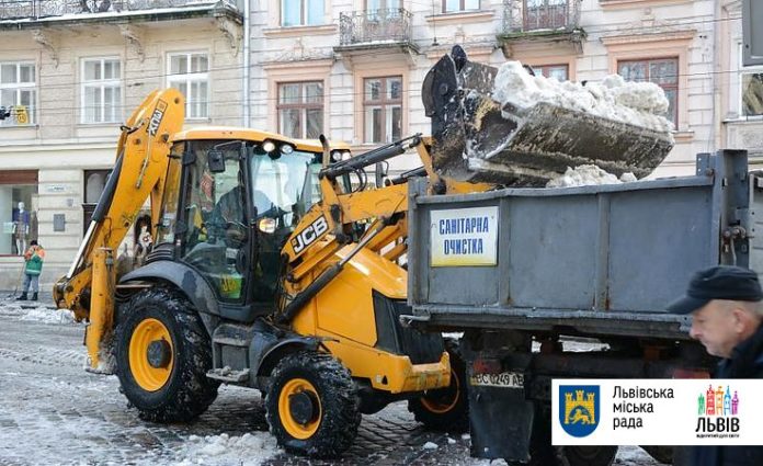 Вранці у Львові працювало 54 одиниці снігоприбиральної техніки Вранці у Львові працювало 54 одиниці снігоприбиральної техніки