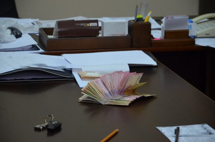 В Івано-Франківську на хабарі спіймали високопосадовця бюро судово-медичної експертизи В Івано-Франківську на хабарі спіймали високопосадовця бюро судово-медичної експертизи