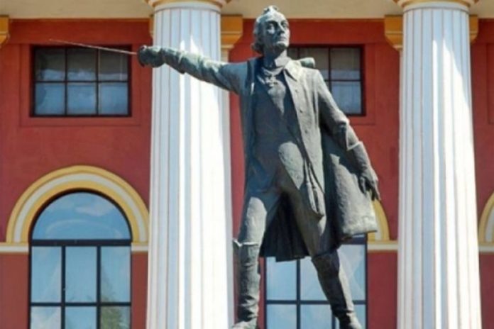Пам’ятник Суворову заберуть із території ліцею Богуна Пам’ятник Суворову заберуть із території ліцею Богуна