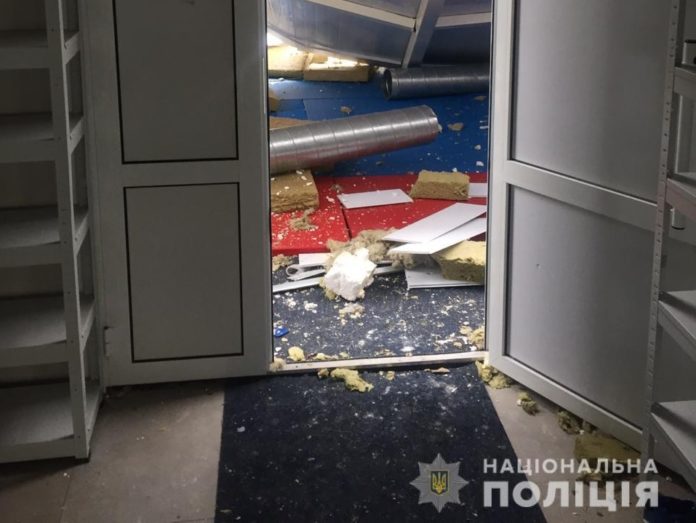Обвал даху нової спортшколи: поліція затримала трьох причетних Обвал даху нової спортшколи: поліція затримала трьох причетних