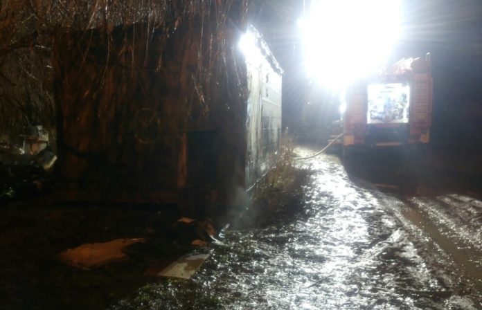 На Львівщині чоловік згорів у металевому вагончику На Львівщині чоловік згорів у металевому вагончику