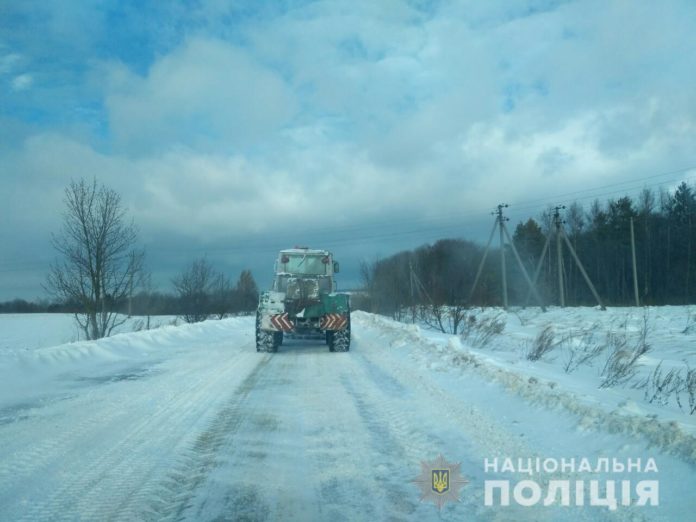 Через негоду у Золочівському районі перекрили рух транспорту Через негоду у Золочівському районі перекрили рух транспорту