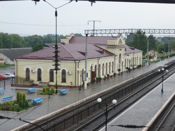 У Бродах загинула 17-річна дівчина, потрапивши під поїзд У Бродах загинула 17-річна дівчина, потрапивши під поїзд