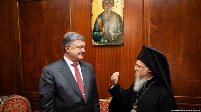 Історичний день: 5 січня Вселенський Патріарх підписав томос для Православної Церкви в Україні (відео) Історичний день: 5 січня Вселенський Патріарх підписав томос для Православної Церкви в Україні (відео)