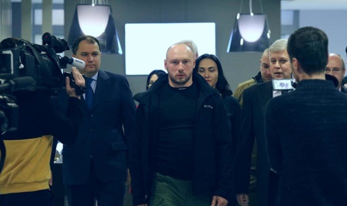 Звільнений український моряк Новічков повернувся до України Звільнений український моряк Новічков повернувся до України