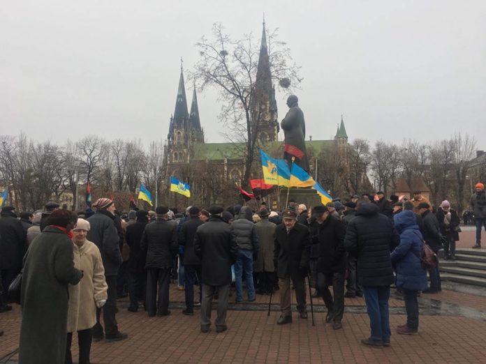 Львівщина відзначає 110-ту річницю з дня народження Степана Бандери (відео, фото) Львівщина відзначає 110-ту річницю з дня народження Степана Бандери (відео, фото)