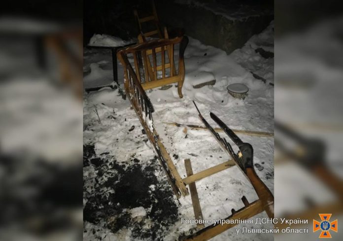 Трагедія на Сокальщині: через залишену свічку загинула дитина Трагедія на Сокальщині: через залишену свічку загинула дитина