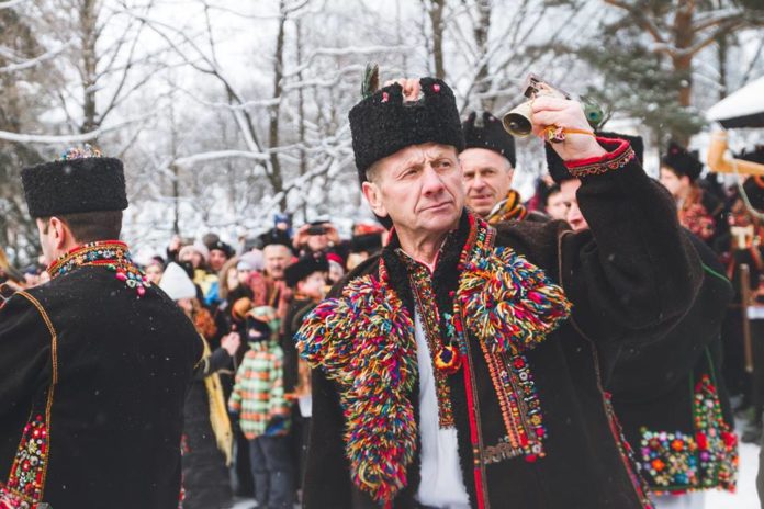 Всіх охочих закликають обрати краще фото конкурсу «Карпатська магія Різдва» (фото) Всіх охочих закликають обрати краще фото конкурсу «Карпатська магія Різдва» (фото)