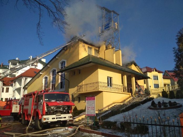 У Трускавці рятувальники ліквідували загорання будівлі (фото) У Трускавці рятувальники ліквідували загорання будівлі (фото)