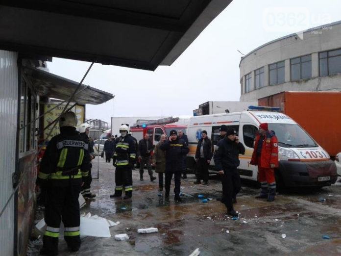 У Рівному вибухнув газовий балон на ринку: є постраждалі (фото) У Рівному вибухнув газовий балон на ринку: є постраждалі (фото)