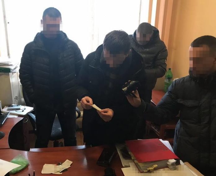 СБУ викрила на хабарі у 12 тисяч доларів львівського слідчого СБУ викрила на хабарі у 12 тисяч доларів львівського слідчого
