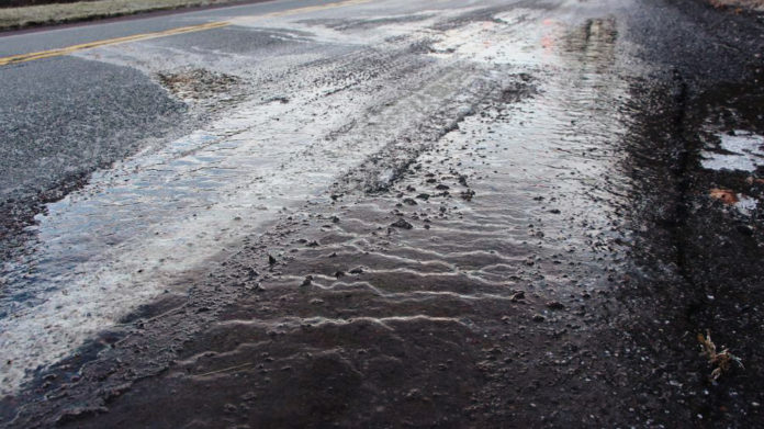 Водіїв попереджають: сьогодні на дорогах Львівщини збережеться ожеледиця Водіїв попереджають: сьогодні на дорогах Львівщини збережеться ожеледиця
