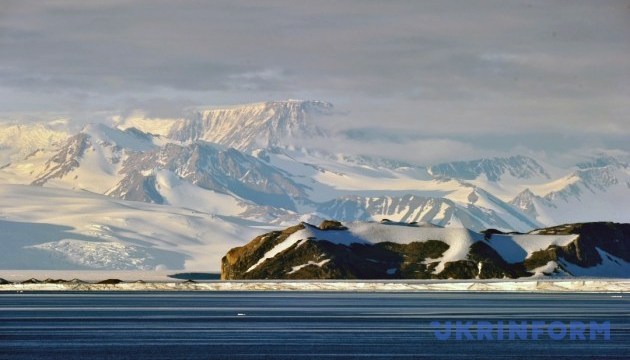 Площа морського льоду в Антарктиці знизилася до рекордно низького рівня