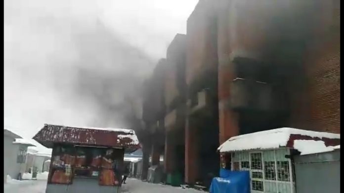 Біля львівського аквапарку горіла закинута будівля (фото) Біля львівського аквапарку горіла закинута будівля (фото)