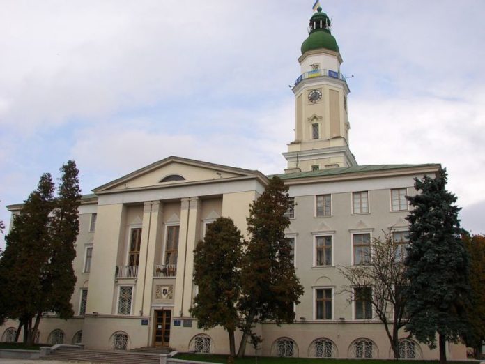 У Дрогобичі про народження дітей сповіщають фанфари з вежі ратуші У Дрогобичі про народження дітей сповіщають фанфари з вежі ратуші